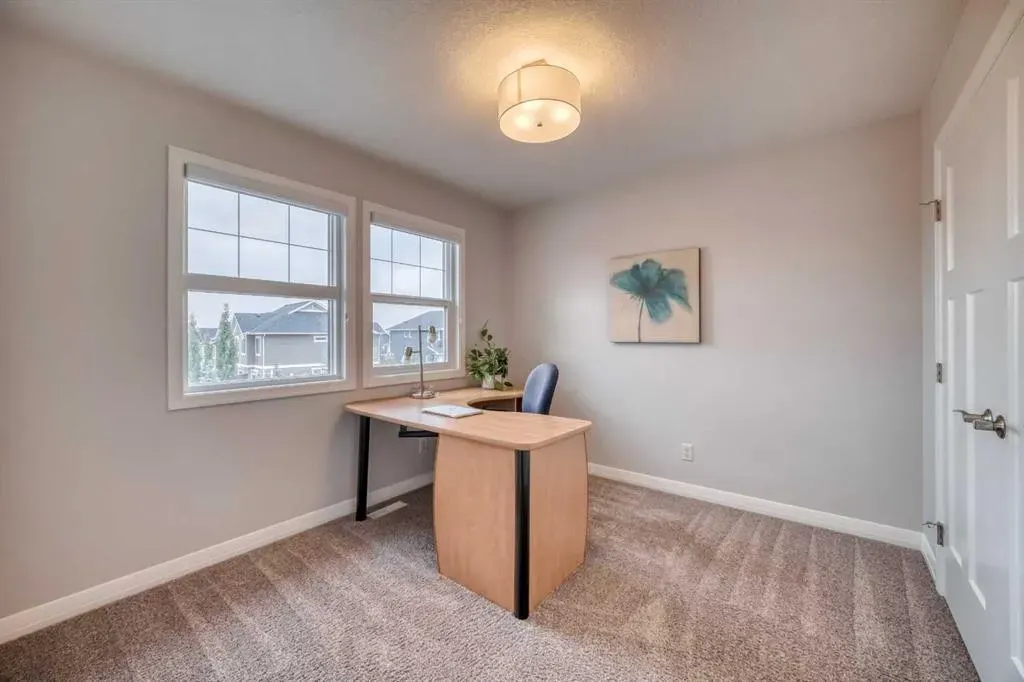 466 Evanston Way NW