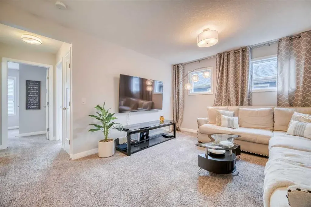 466 Evanston Way NW