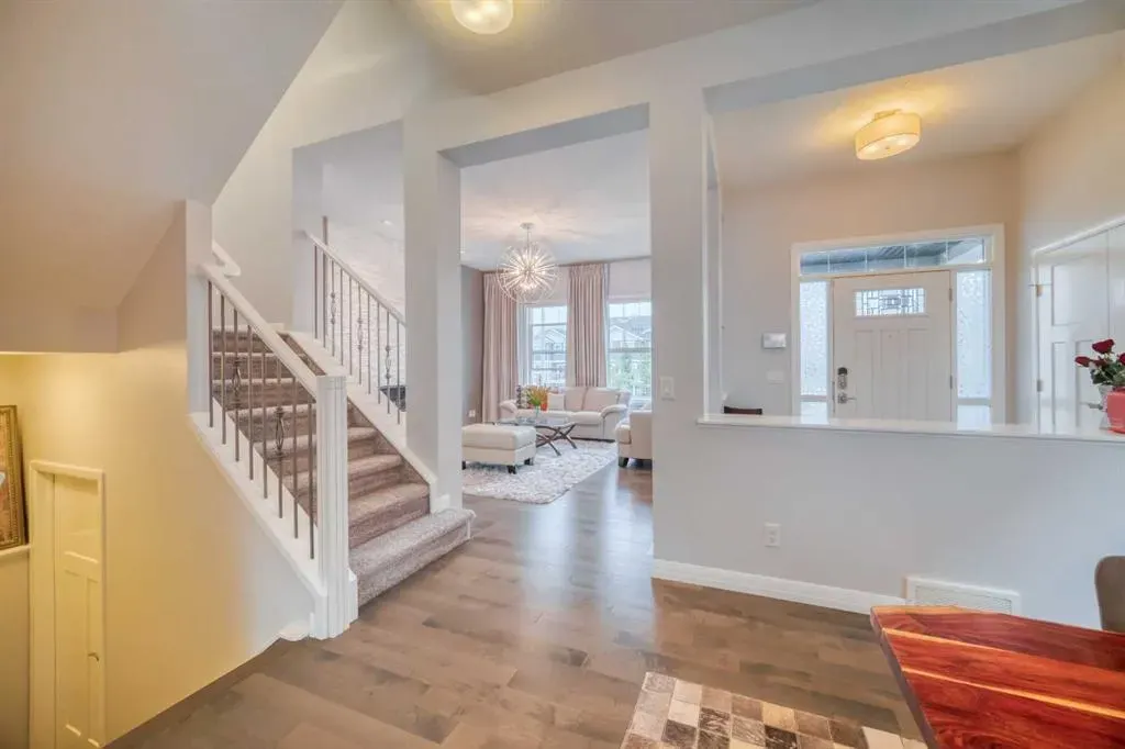 466 Evanston Way NW