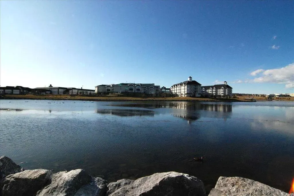 17 Country Village Bay NE, #1106