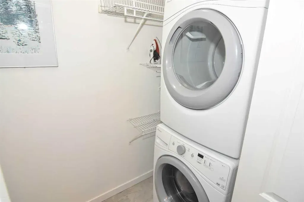 17 Country Village Bay NE, #1106