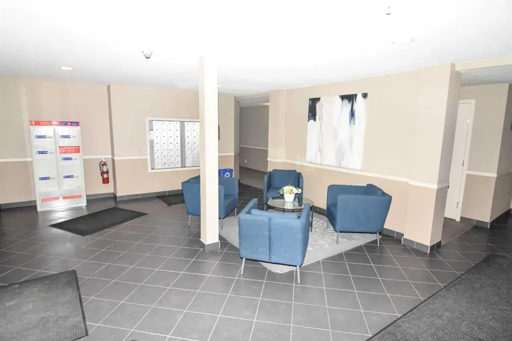 17 Country Village Bay NE, #1106