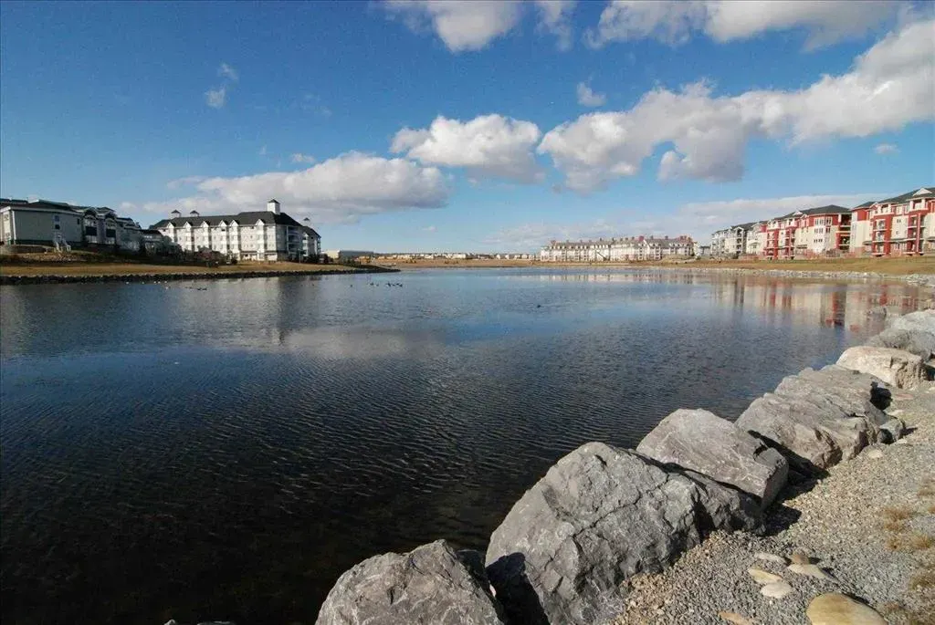 17 Country Village Bay NE, #1106