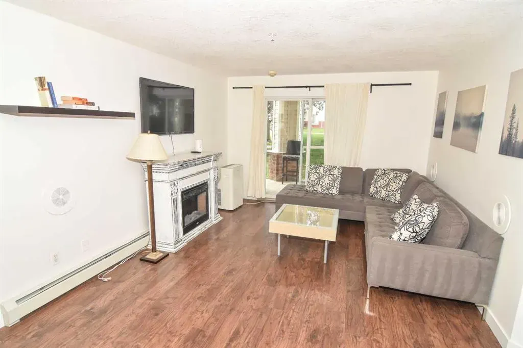 17 Country Village Bay NE, #1106