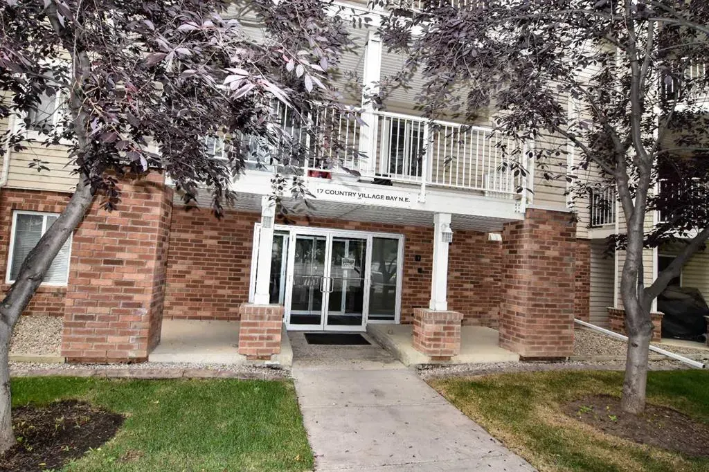 17 Country Village Bay NE, #1106