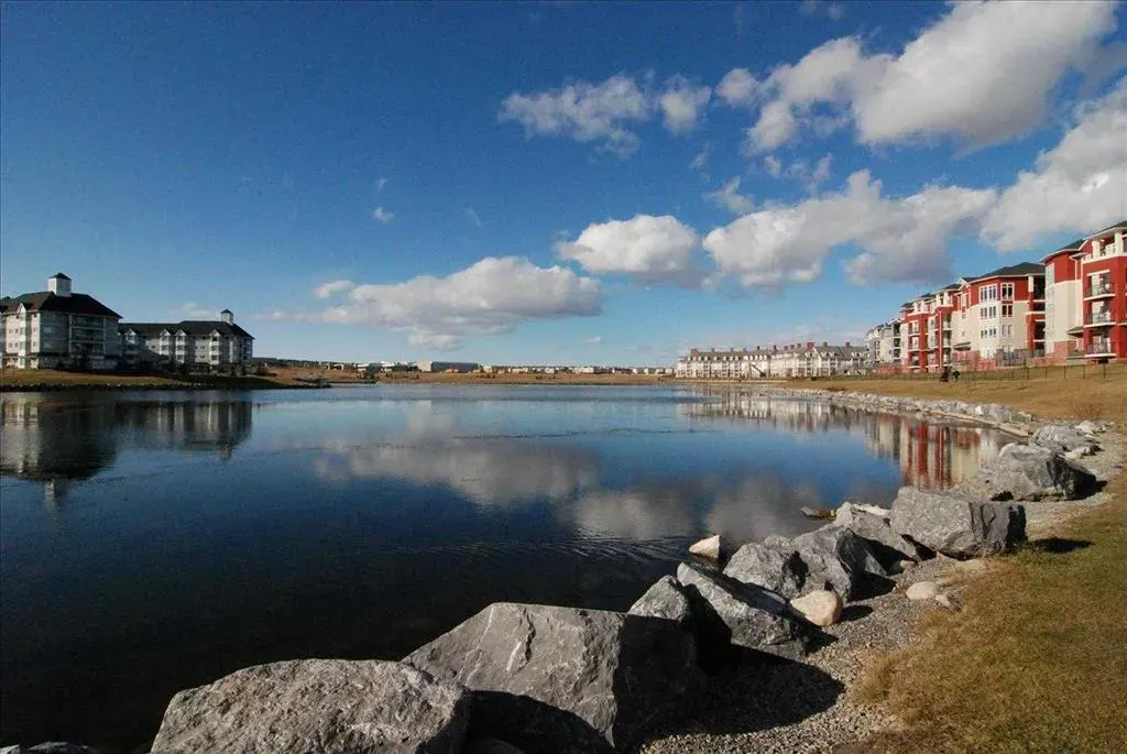 17 Country Village Bay NE, #1106