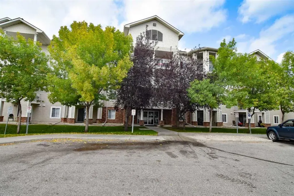 17 Country Village Bay NE, #1106