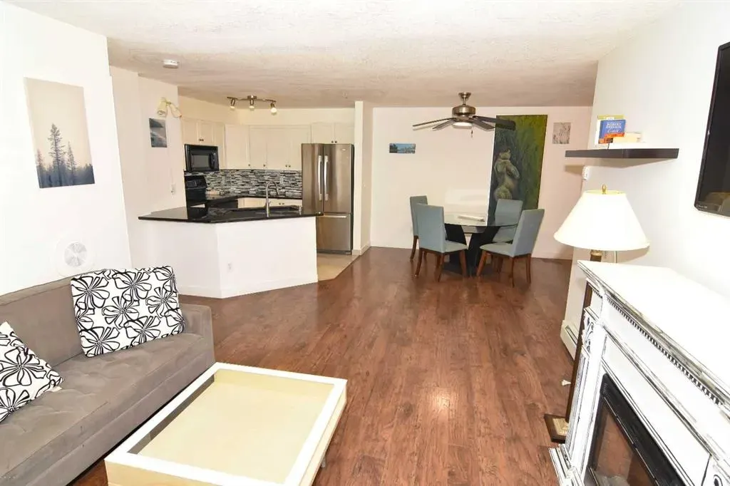 17 Country Village Bay NE, #1106