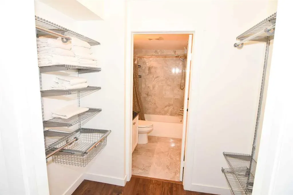 17 Country Village Bay NE, #1106
