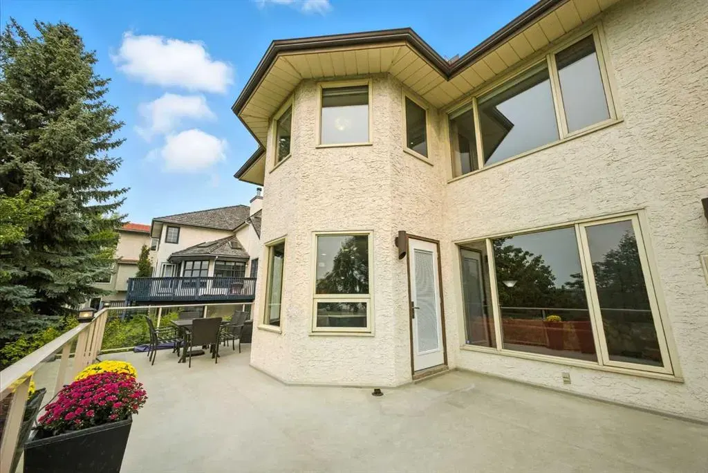141 Edgeview Road NW