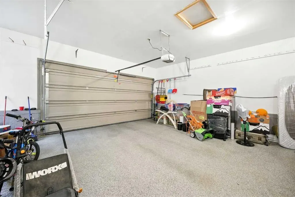 141 Edgeview Road NW