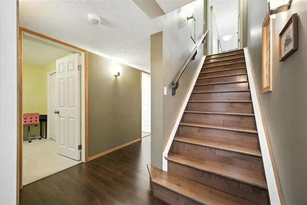141 Edgeview Road NW