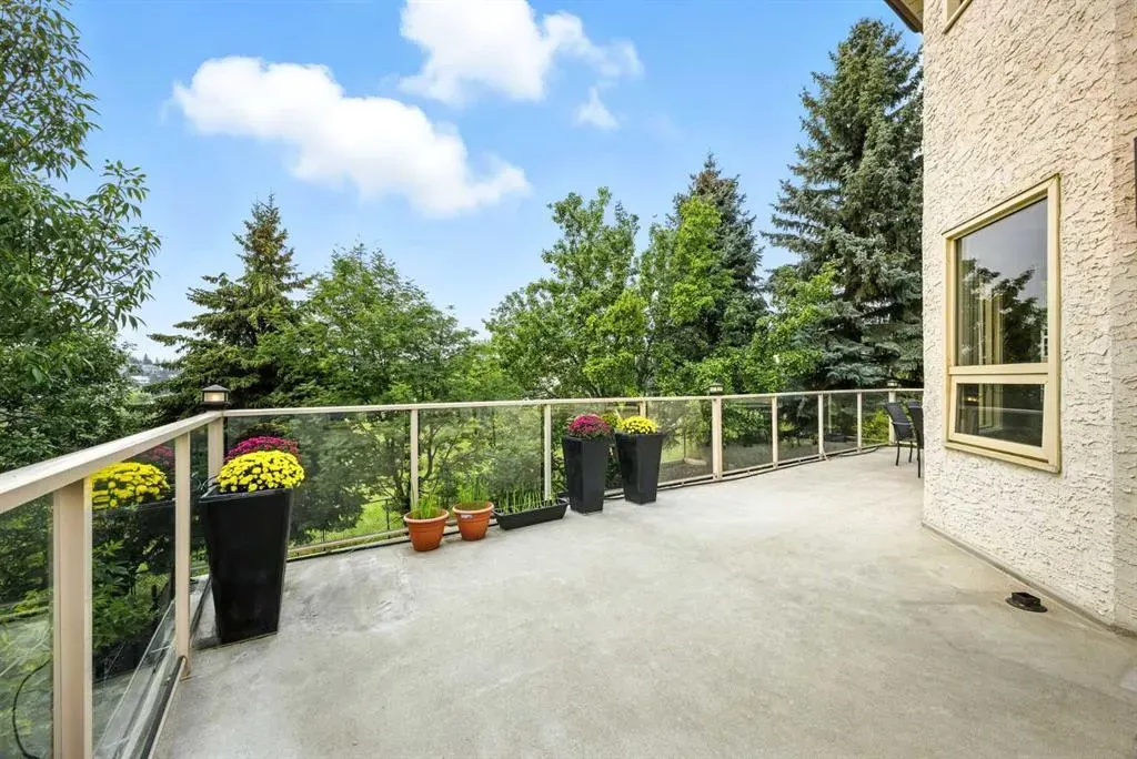141 Edgeview Road NW