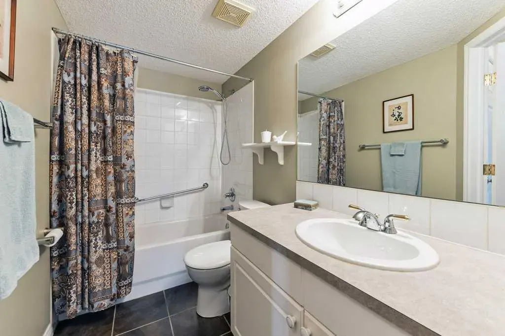 6800 Hunterview Drive NW, #215