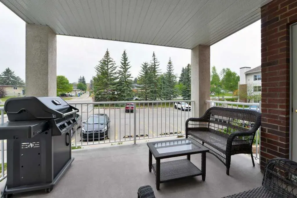 6800 Hunterview Drive NW, #215