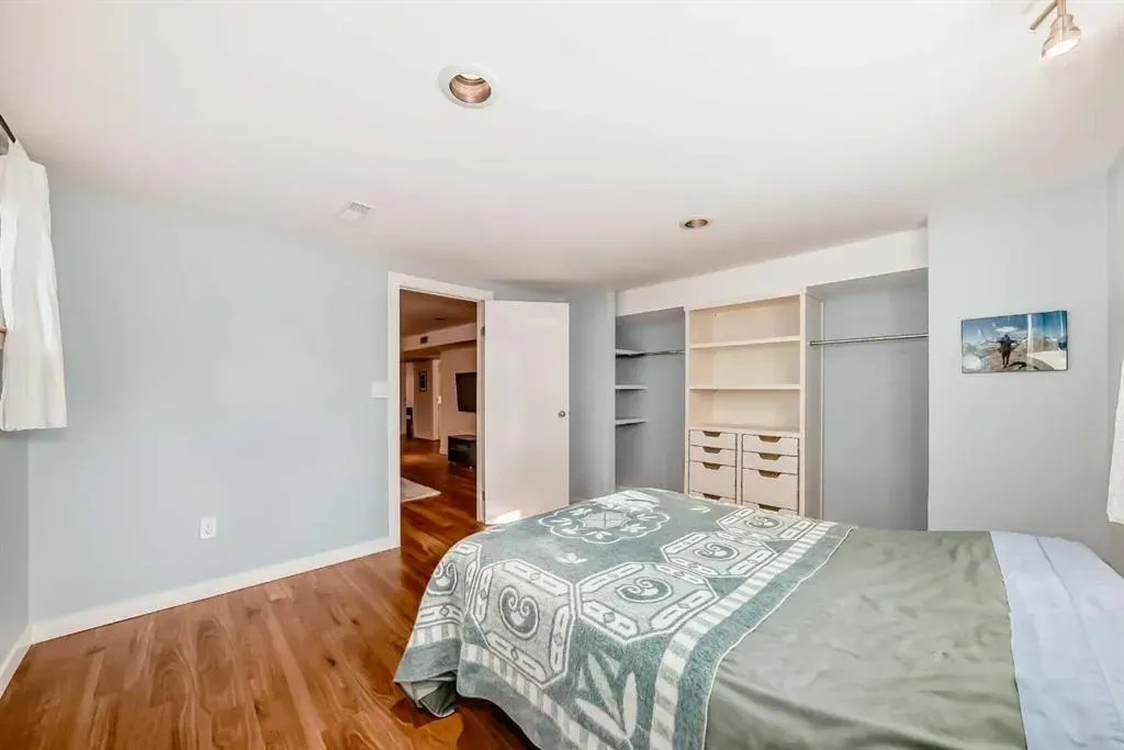 51 Holden Road SW