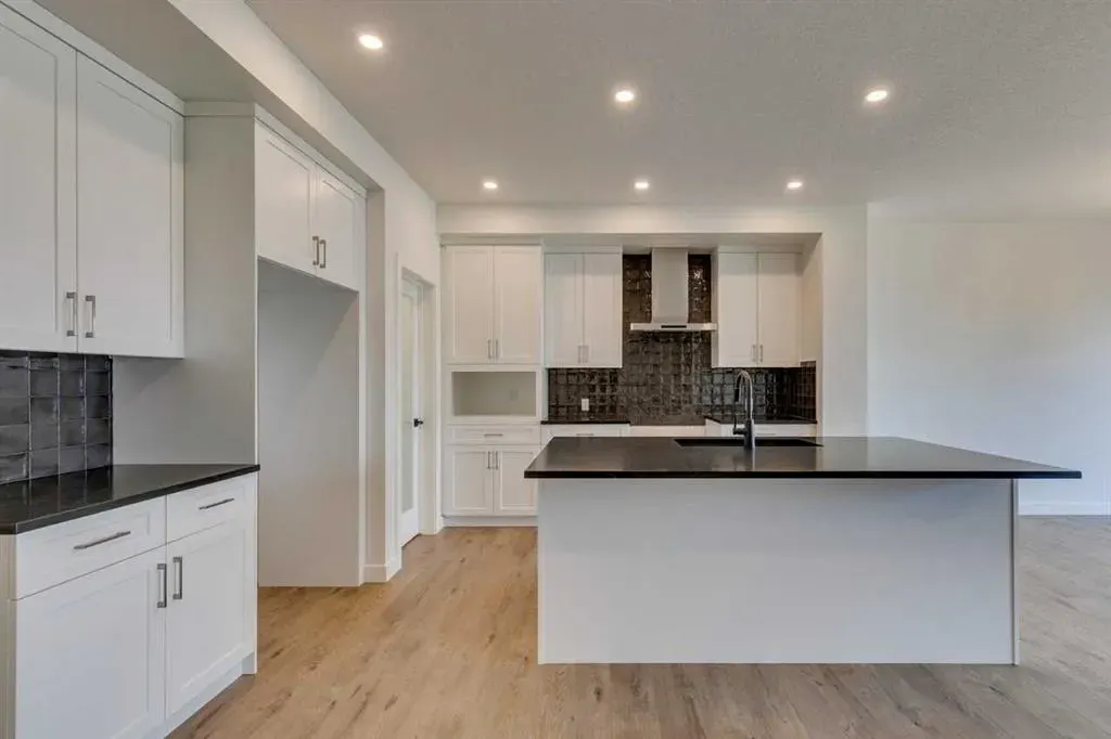104 Amblefield Grove NW