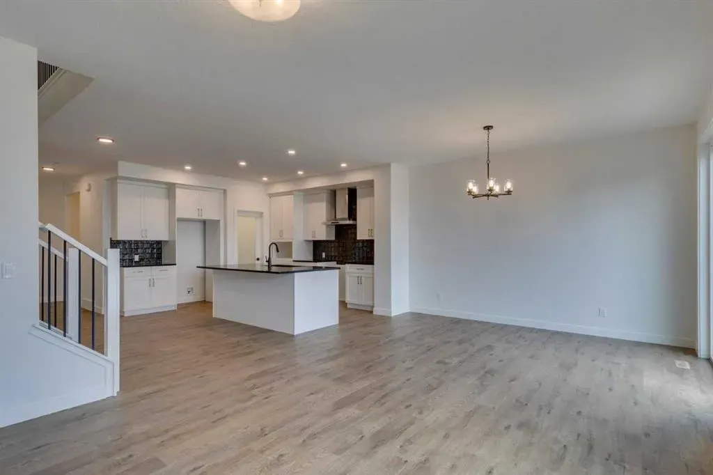 104 Amblefield Grove NW