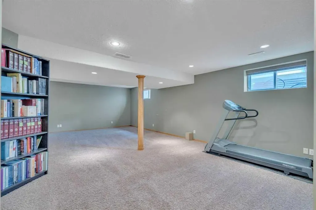 175 Panorama Hills Close NW