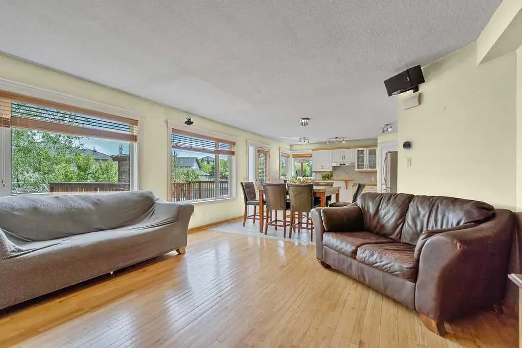 175 Panorama Hills Close NW