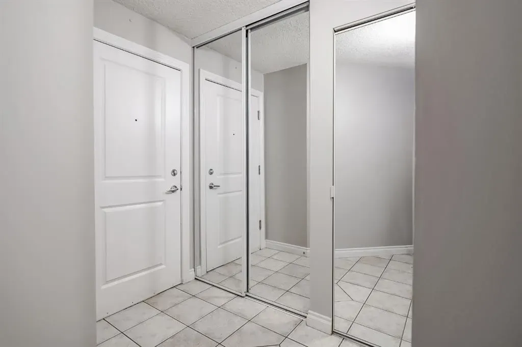 60 38a Avenue SW, #305