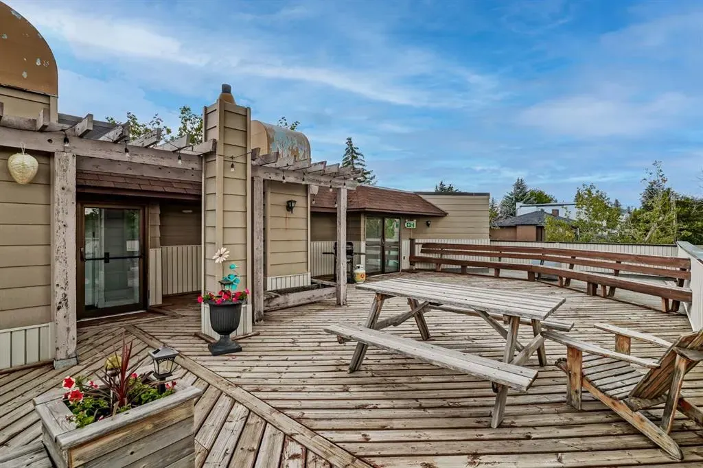 60 38a Avenue SW, #305