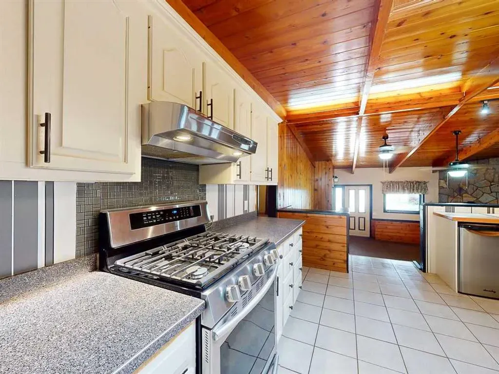 43 1st Street W