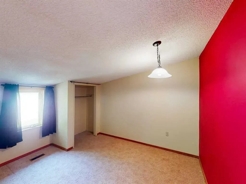 43 1st Street W
