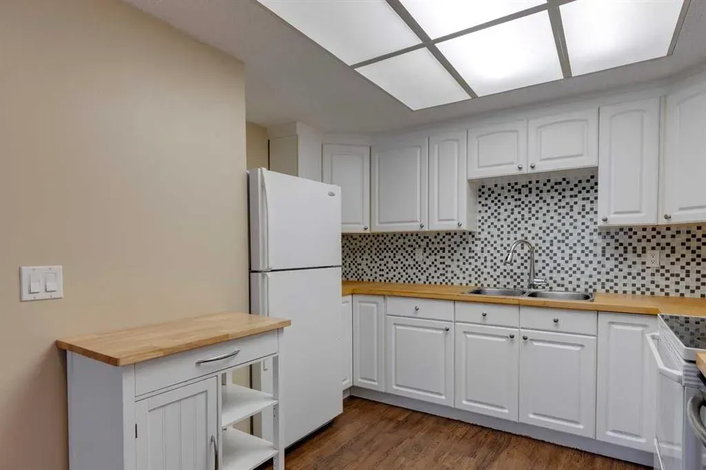 3015 51 Street SW, #5