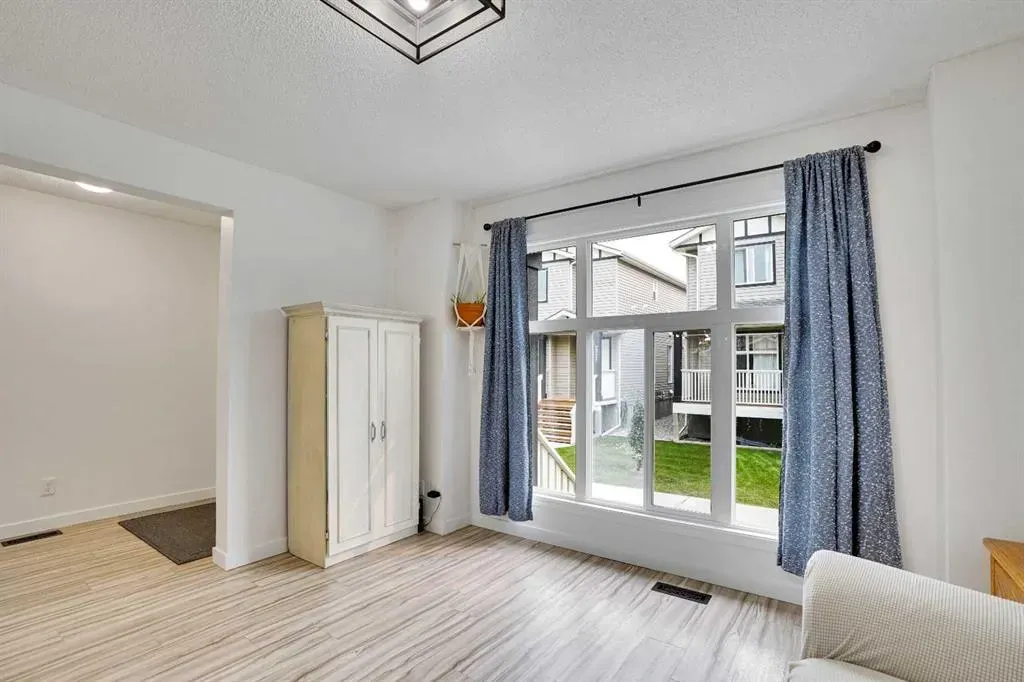 323 Sandford Place NW