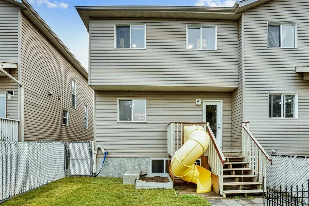 323 Sandford Place NW