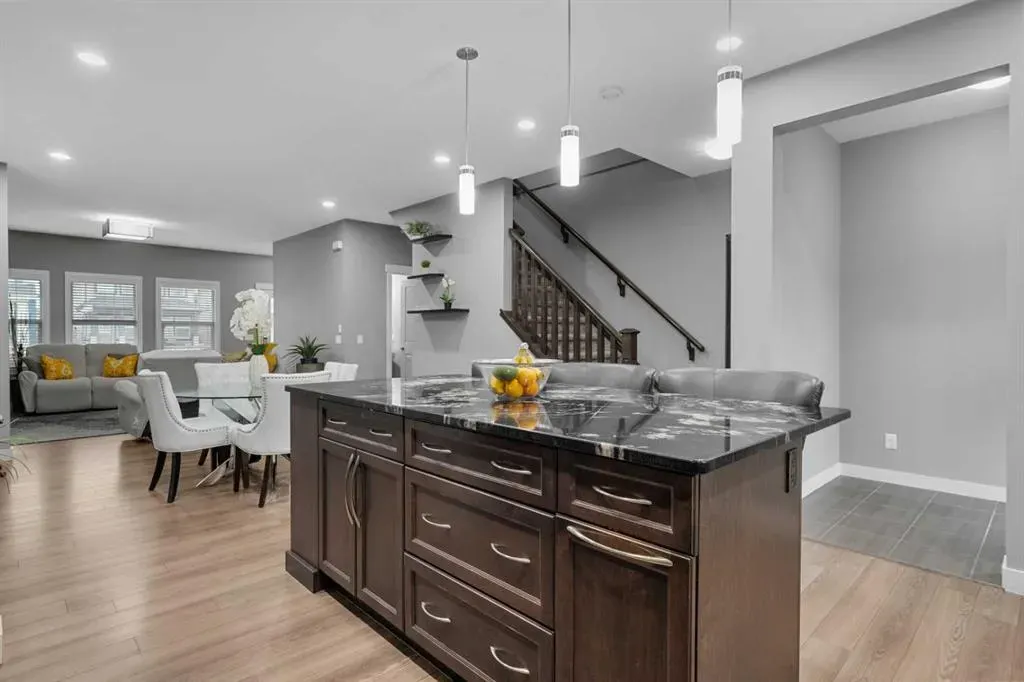314 Evanston Way NW
