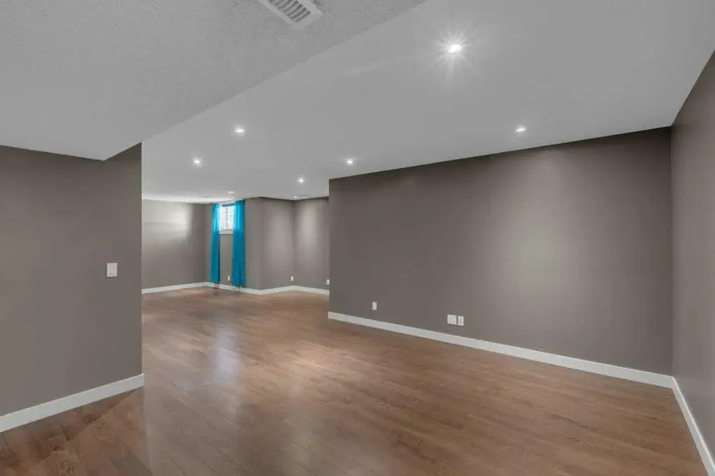 17 Luxstone Rise SW