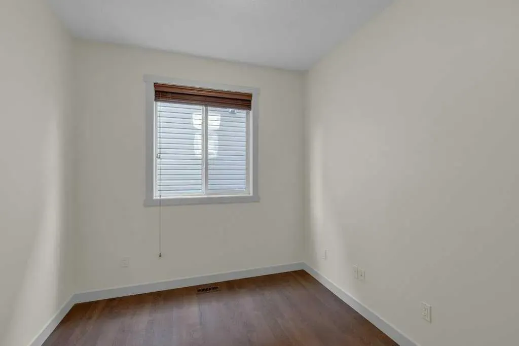 17 Luxstone Rise SW