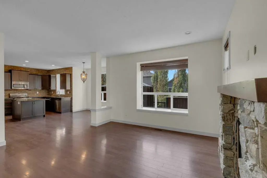 17 Luxstone Rise SW