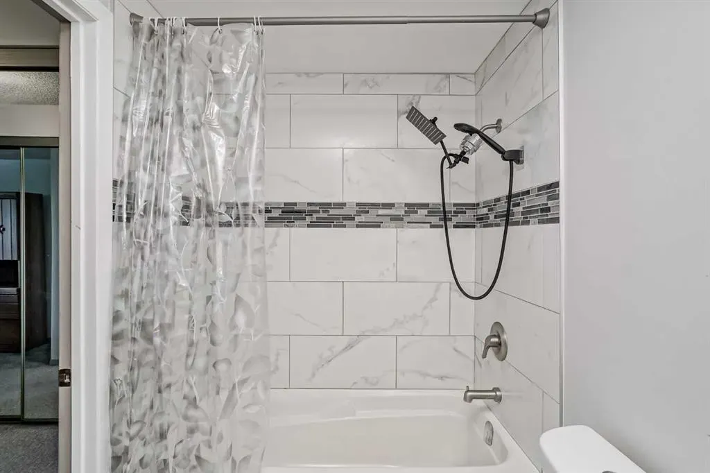 99 Midpark Gardens SE, #25