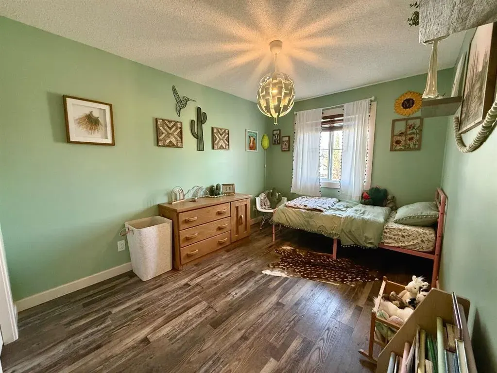 607 Montgomery Close SE