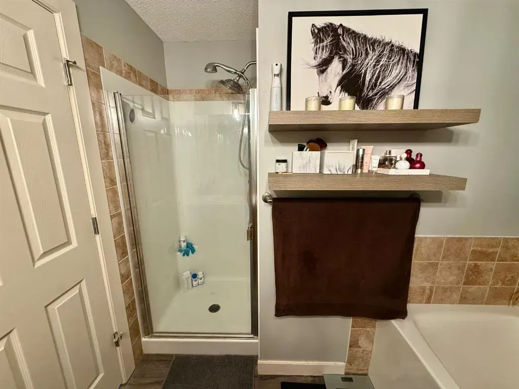 607 Montgomery Close SE