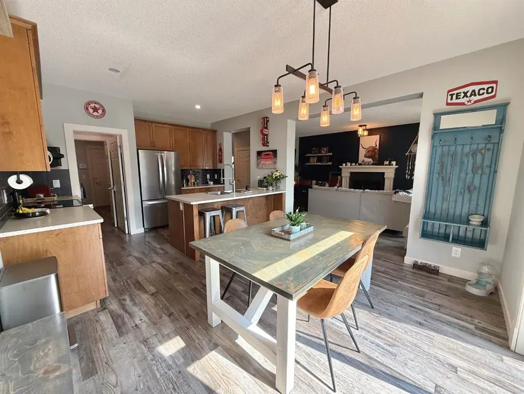 607 Montgomery Close SE