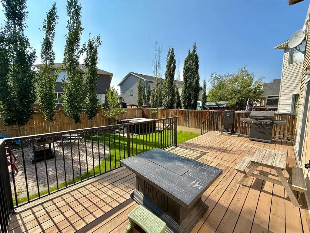 607 Montgomery Close SE