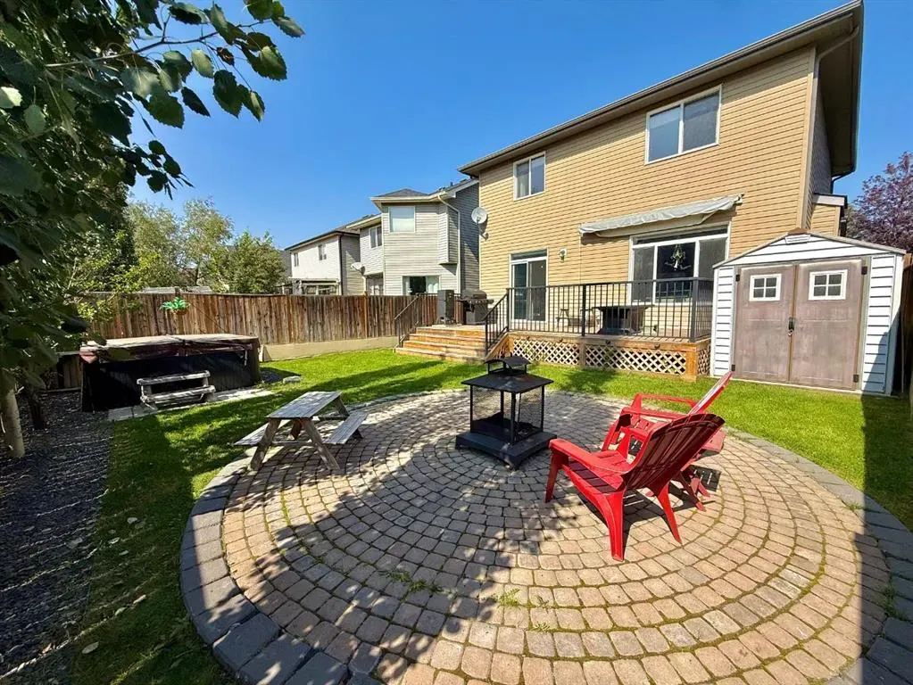 607 Montgomery Close SE