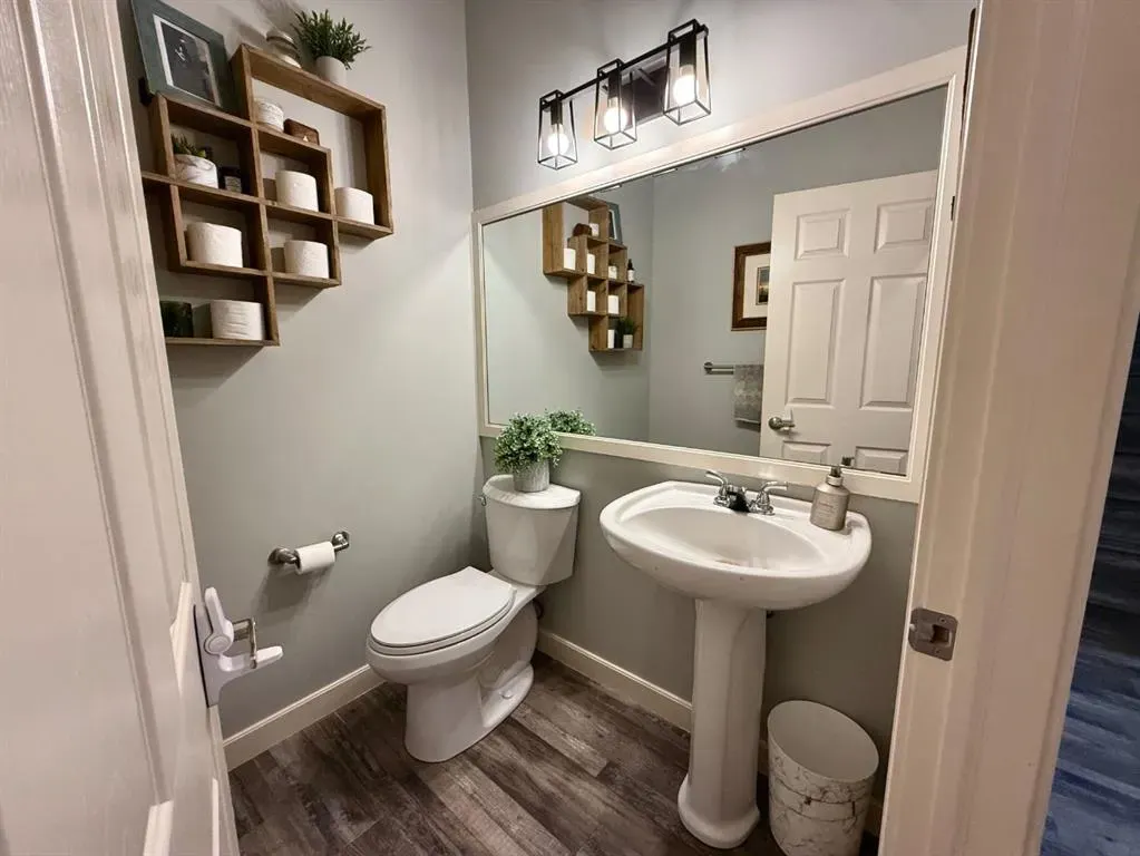 607 Montgomery Close SE