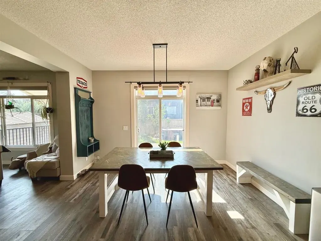 607 Montgomery Close SE