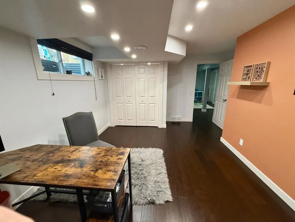 607 Montgomery Close SE