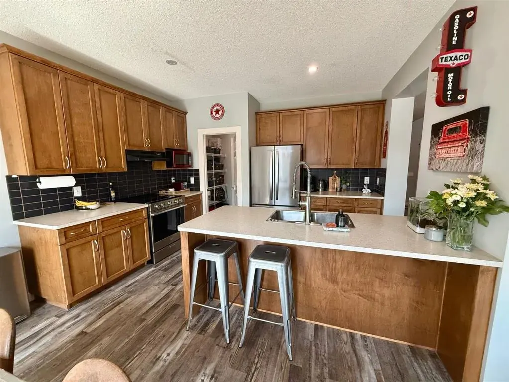 607 Montgomery Close SE