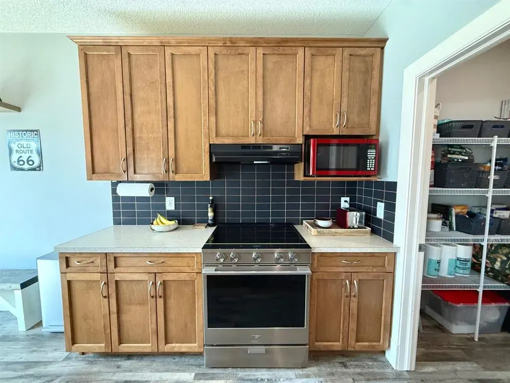 607 Montgomery Close SE