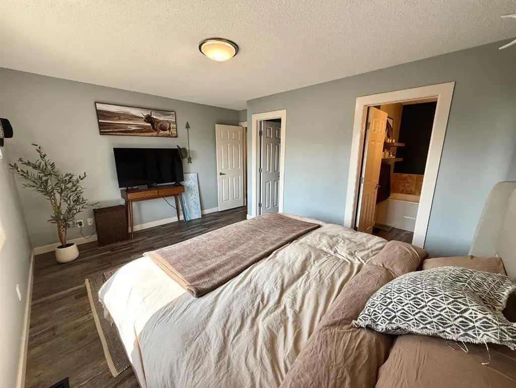 607 Montgomery Close SE