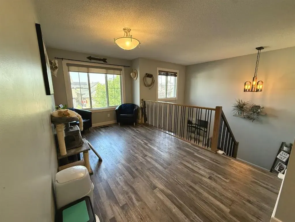 607 Montgomery Close SE