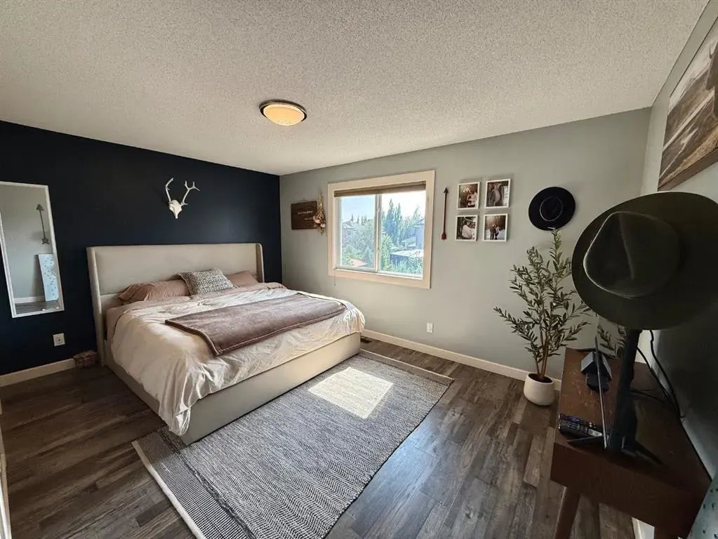 607 Montgomery Close SE