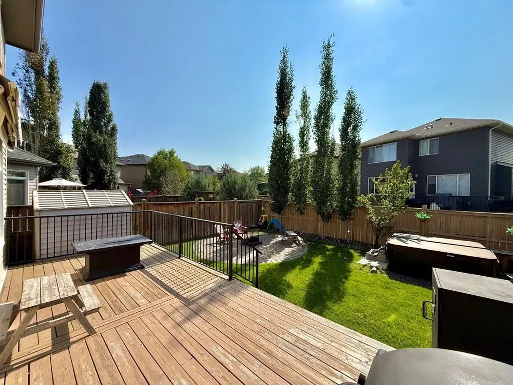 607 Montgomery Close SE